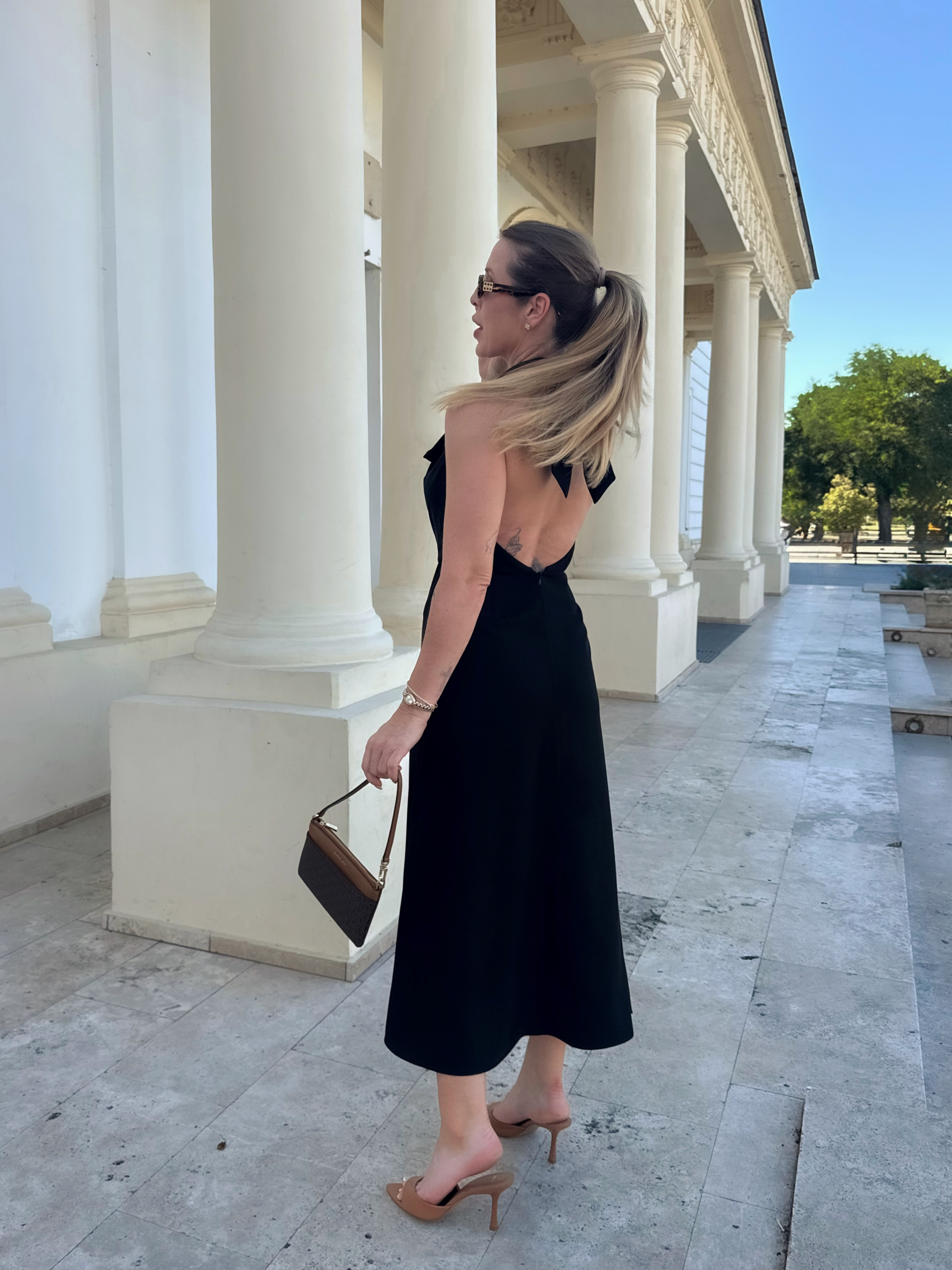 Petra nyitott hátú midi ruha / Fekete - Image 4